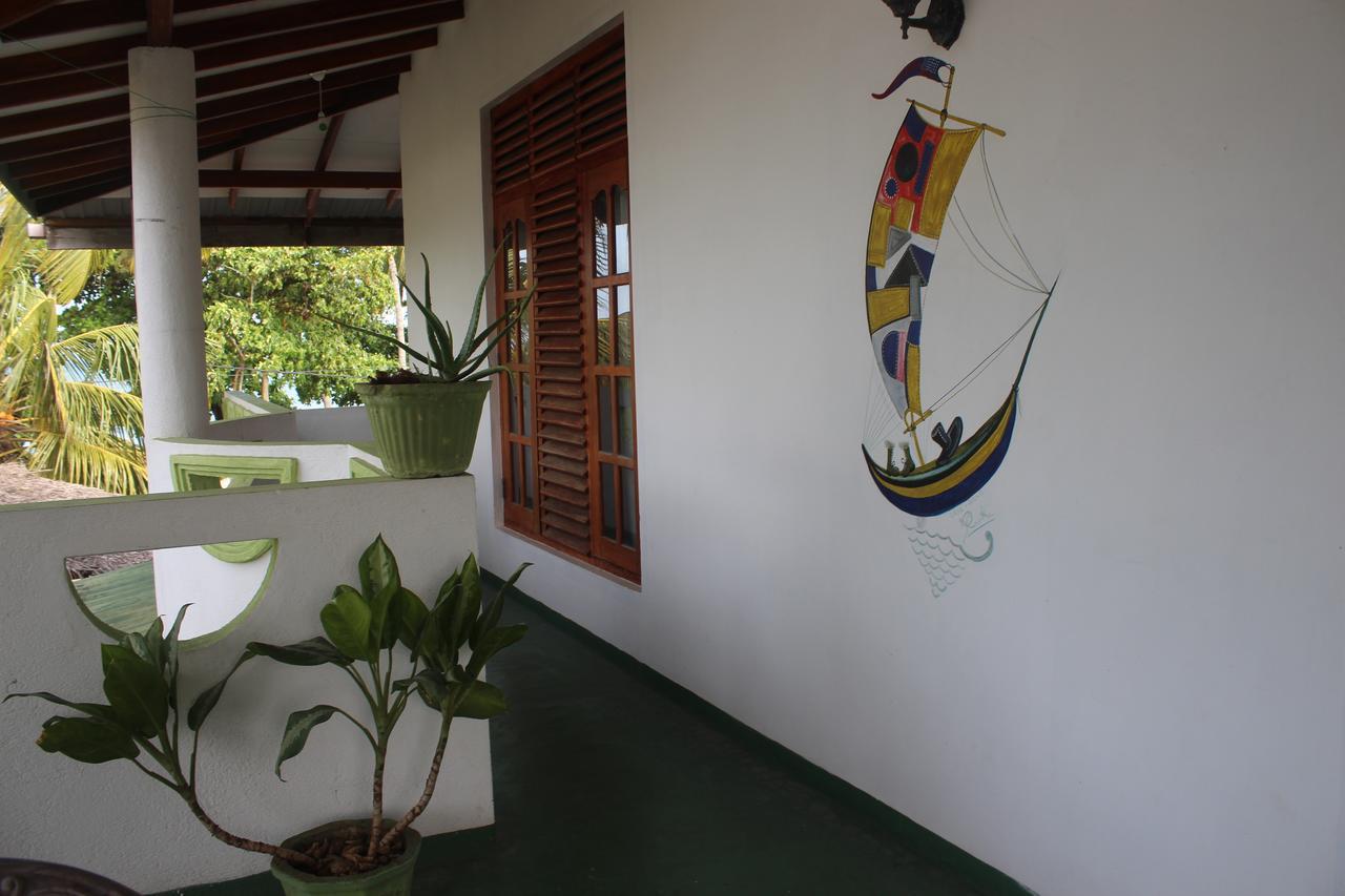 Julie Guest House Тангалла Экстерьер фото