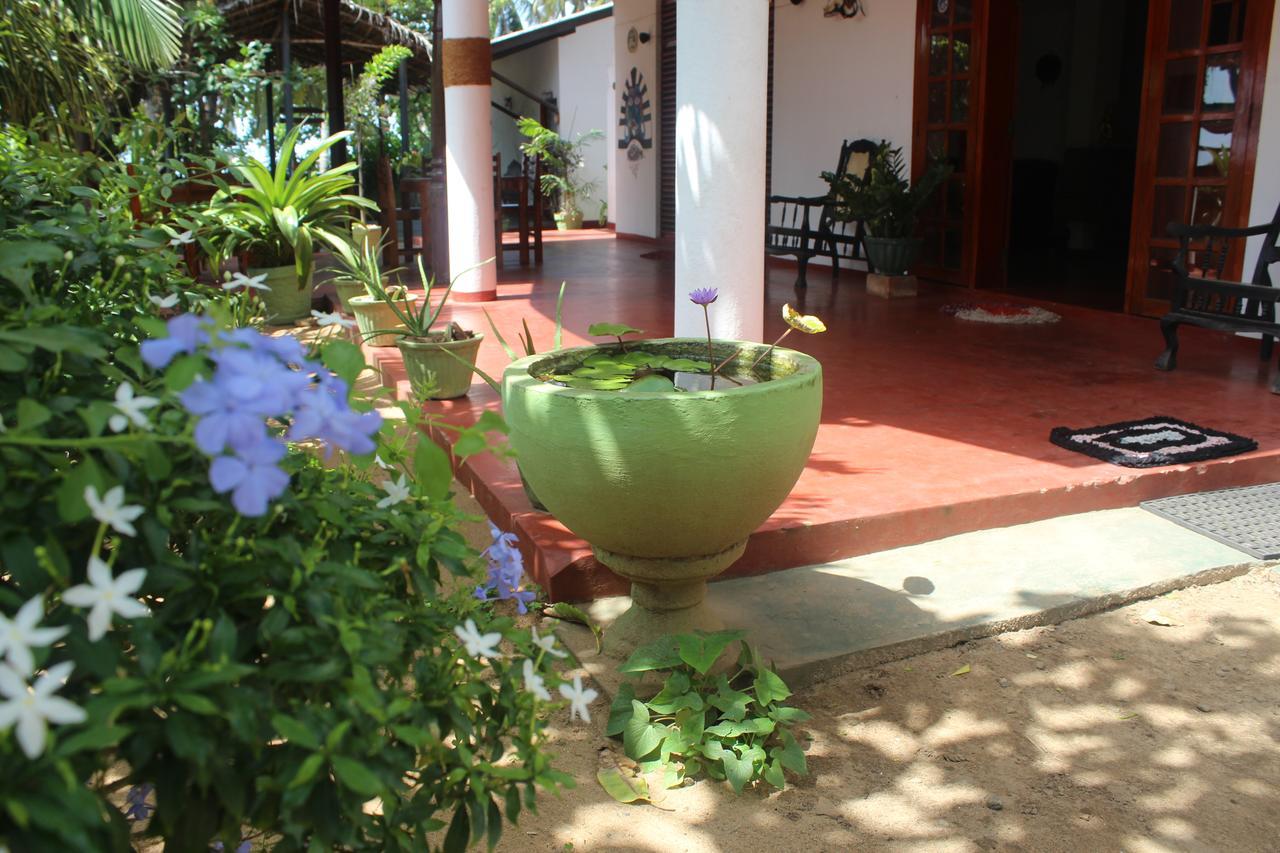 Julie Guest House Тангалла Экстерьер фото