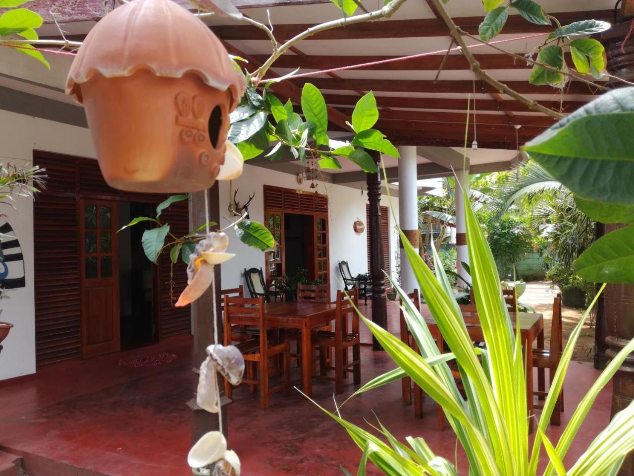 Julie Guest House Тангалла Экстерьер фото