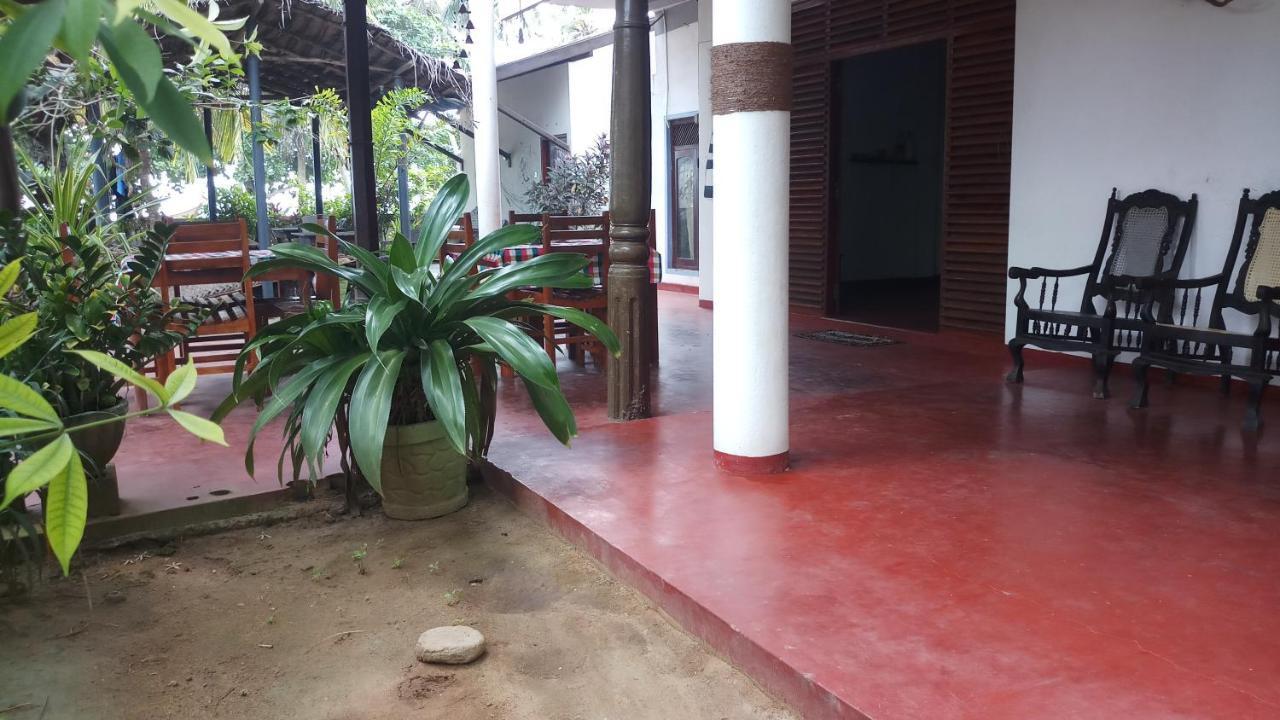 Julie Guest House Тангалла Экстерьер фото