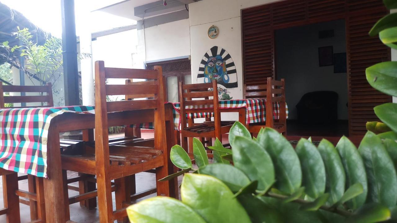 Julie Guest House Тангалла Экстерьер фото