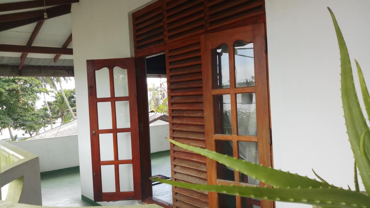 Julie Guest House Тангалла Экстерьер фото