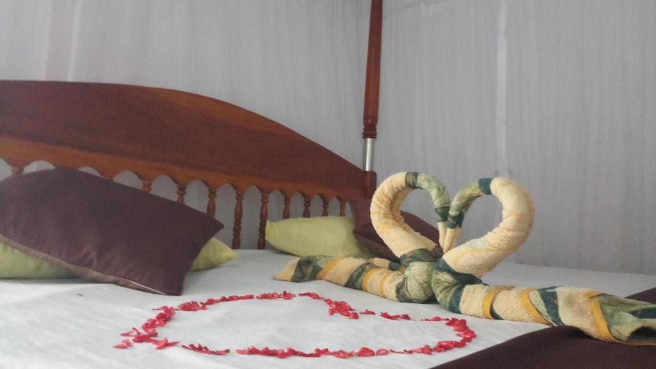 Julie Guest House Тангалла Экстерьер фото