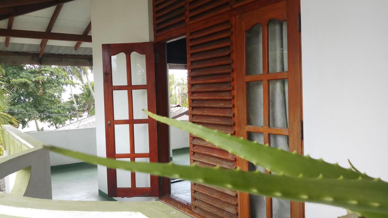 Julie Guest House Тангалла Экстерьер фото