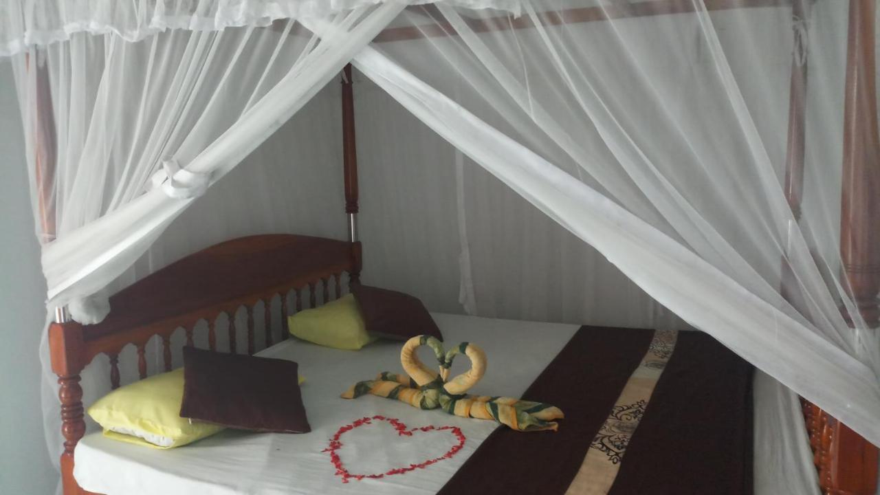 Julie Guest House Тангалла Экстерьер фото