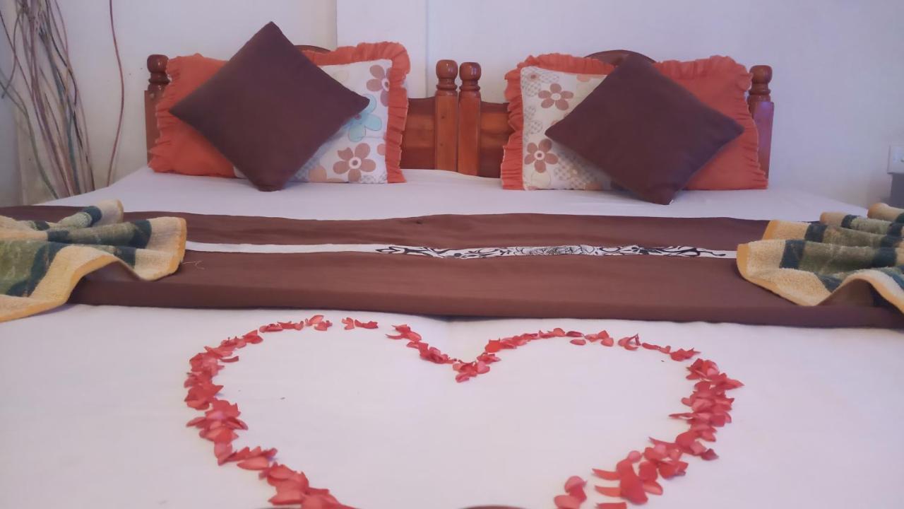 Julie Guest House Тангалла Экстерьер фото
