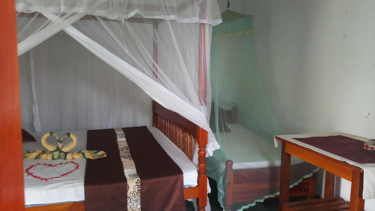 Julie Guest House Тангалла Экстерьер фото